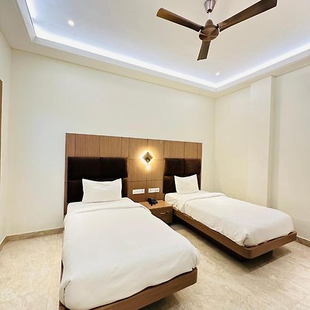 Hotel Lotus Inn Sirsa Kültér fotó