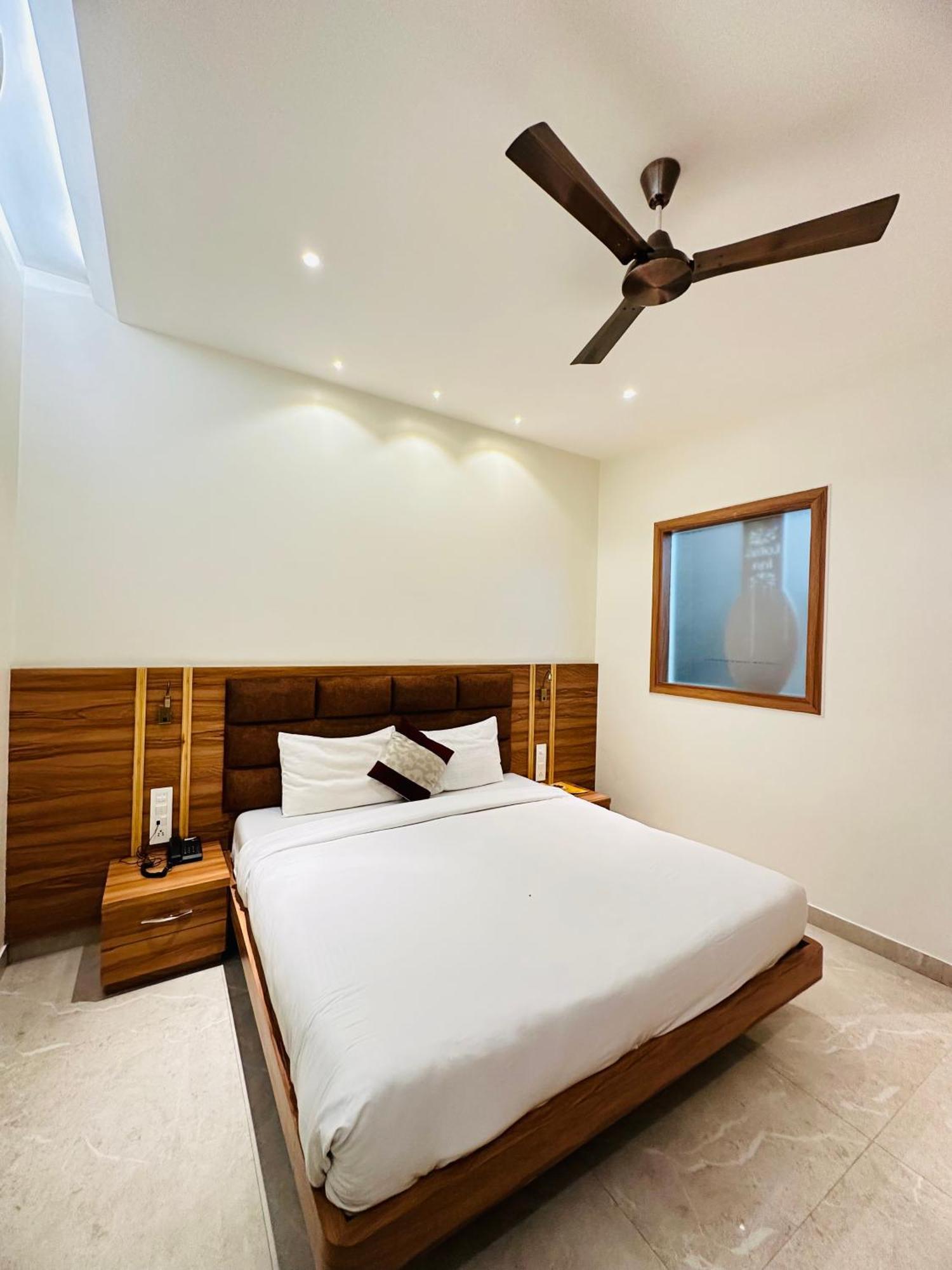Hotel Lotus Inn Sirsa Kültér fotó