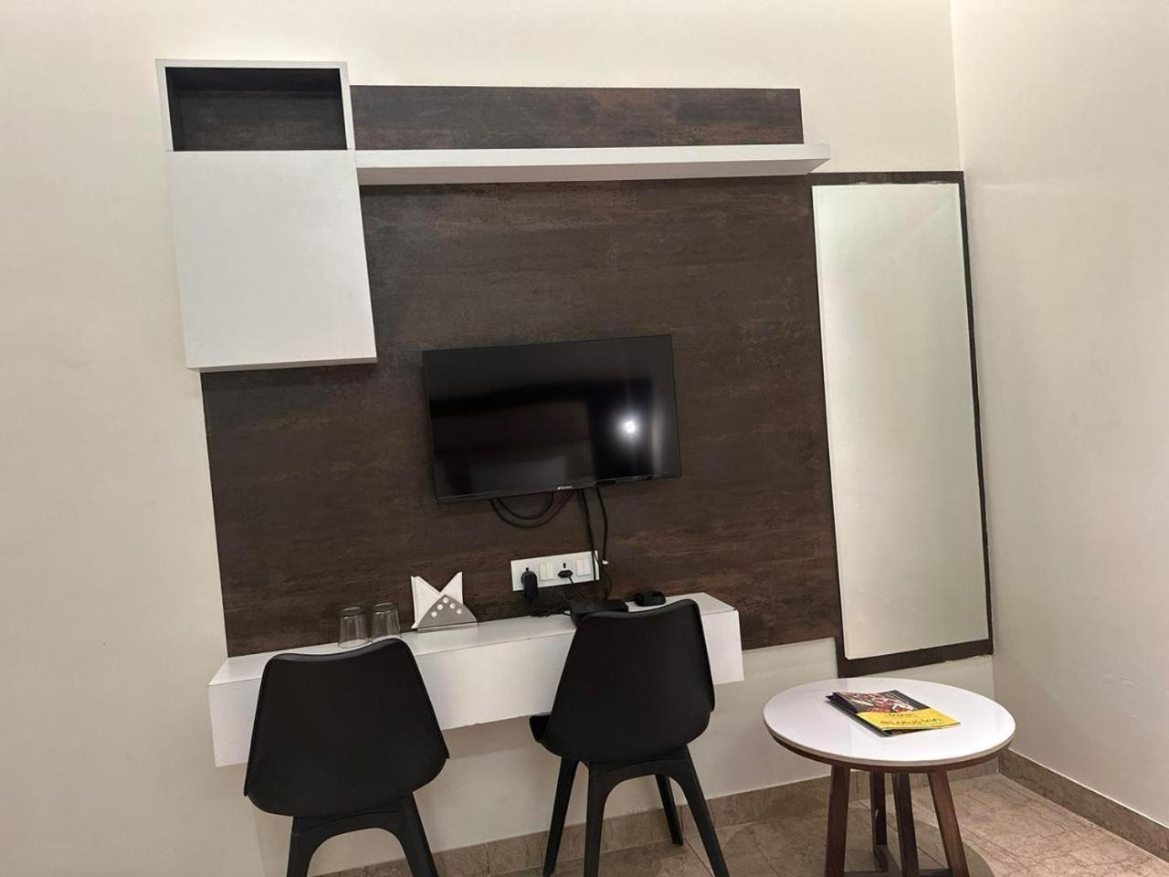 Hotel Lotus Inn Sirsa Kültér fotó