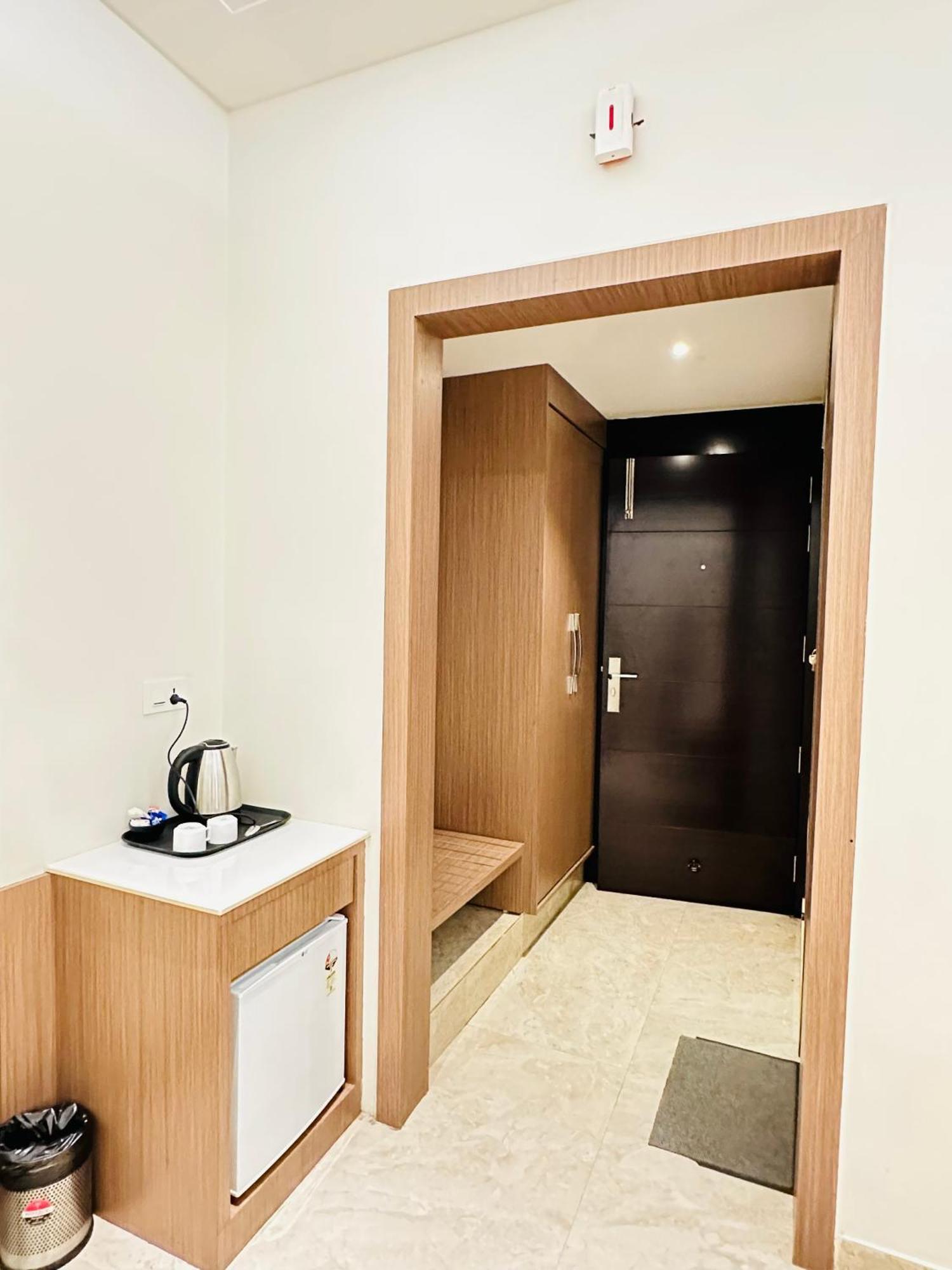 Hotel Lotus Inn Sirsa Kültér fotó