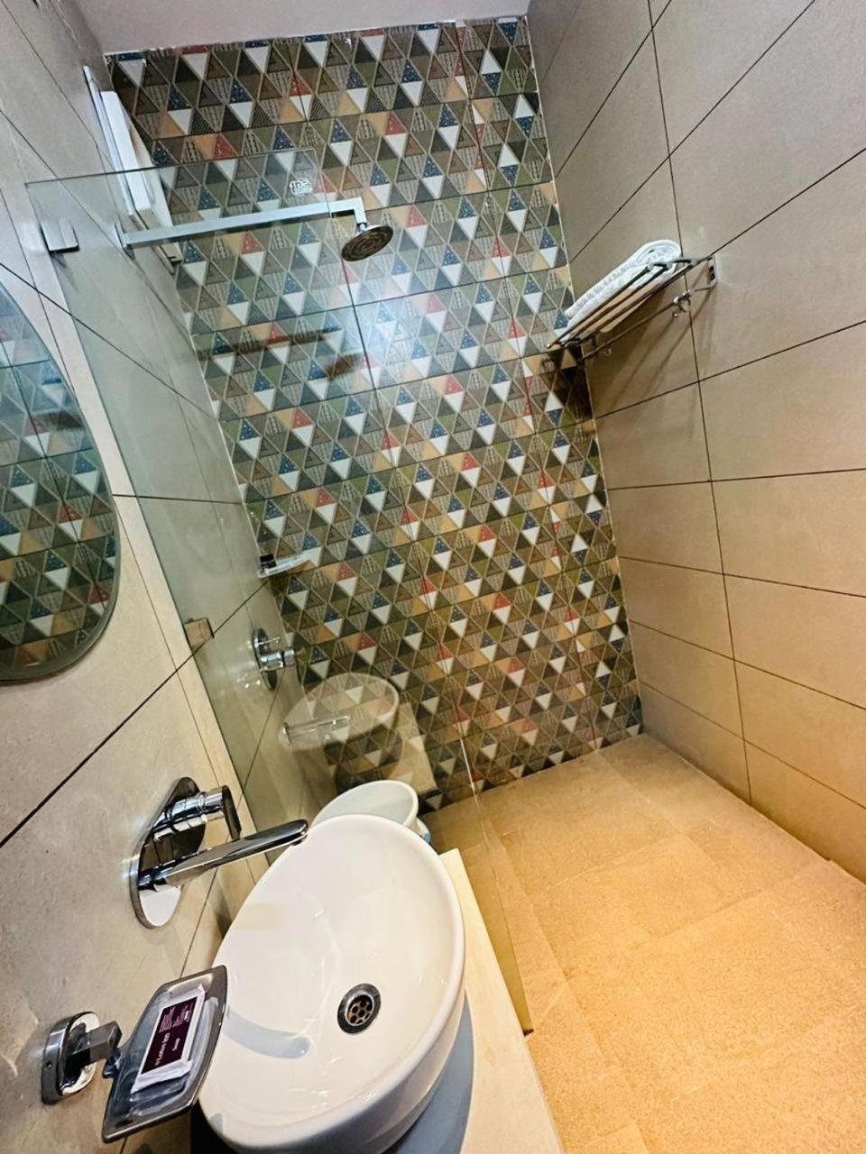 Hotel Lotus Inn Sirsa Kültér fotó